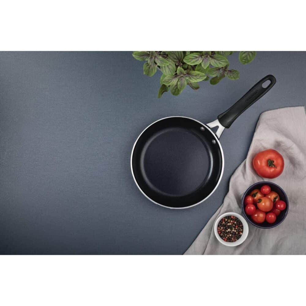 Tramontina Tunis Aluminium Frying Pan with Ceramic Interior Coating and Mediterranean Blue Silicone Exterior, 20 cm, 0.9 L - Image 4