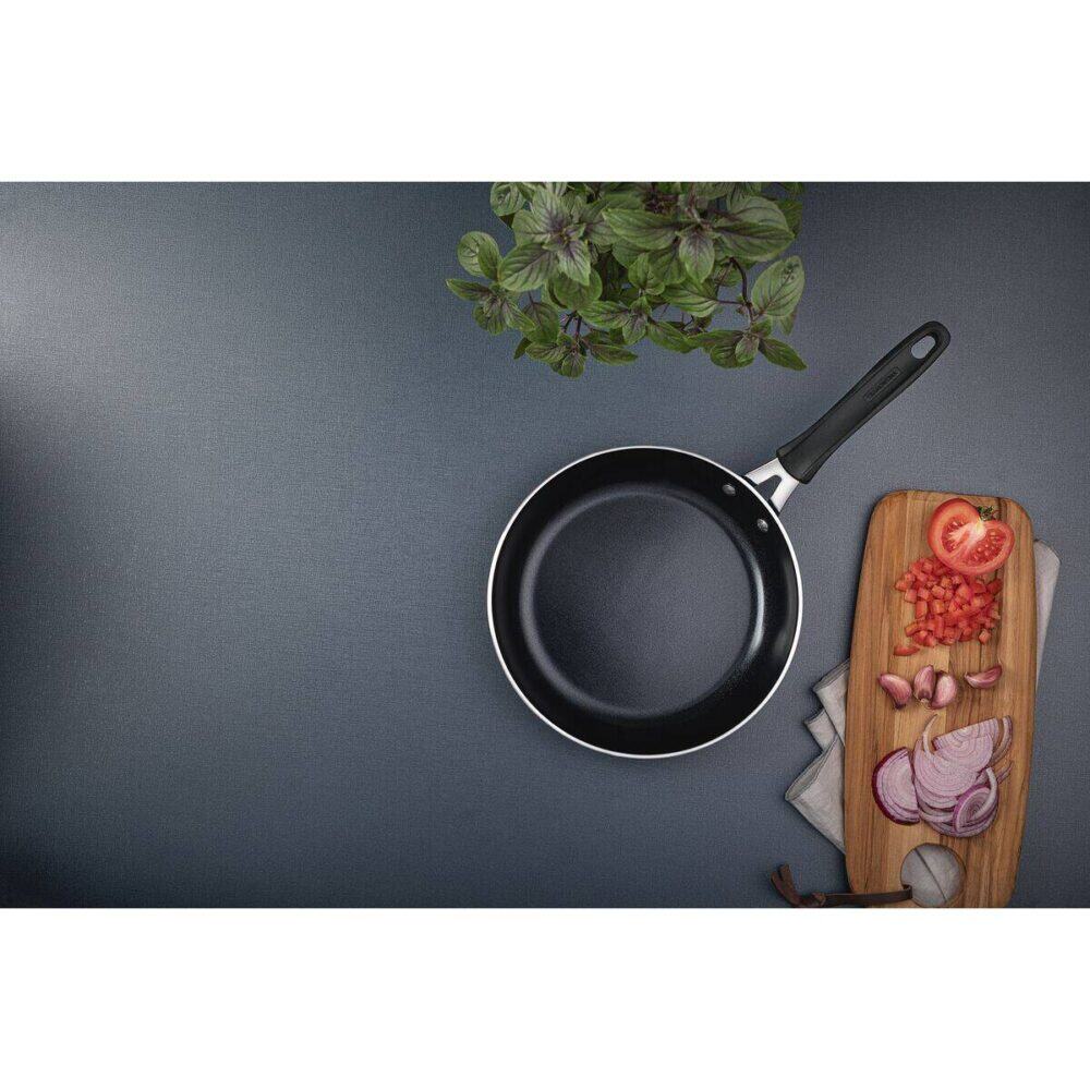 Tunis Aluminium Frying Pan with Ceramic Interior Coating and Silicone Exterior, Mediterranean Blue, 24 cm, 1.6 L - Image 4