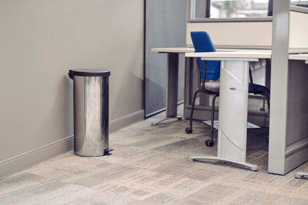 New 30L Stainless Steel Pedal Trash Bin with polished finish - Image 4